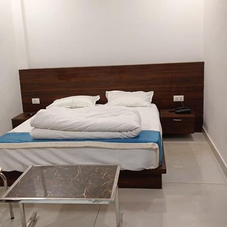 Hotel Cross Road By Wb Inn Unnāo Екстериор снимка