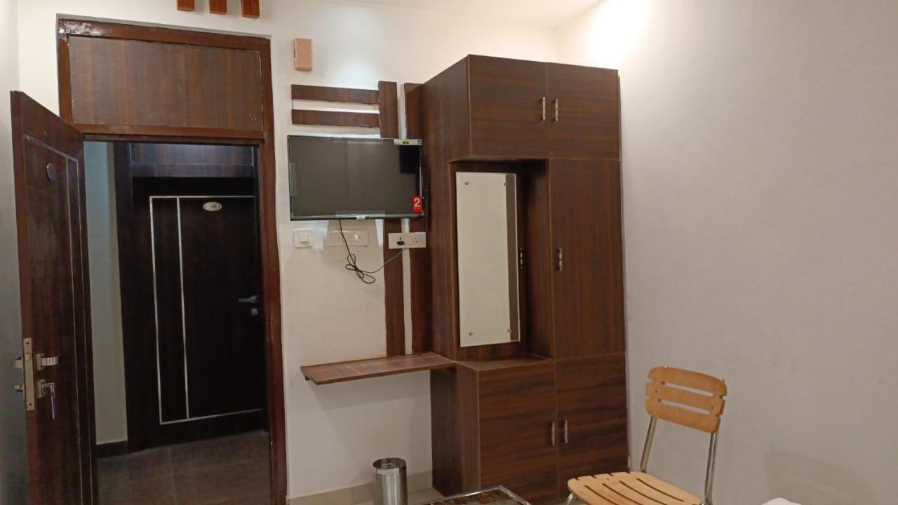 Hotel Cross Road By Wb Inn Unnāo Екстериор снимка