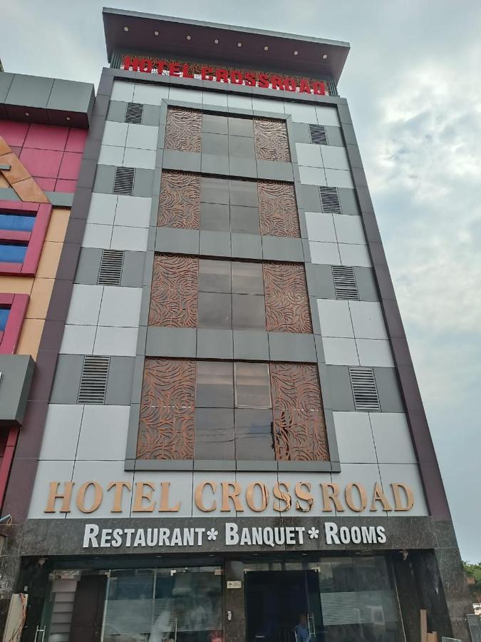 Hotel Cross Road By Wb Inn Unnāo Екстериор снимка