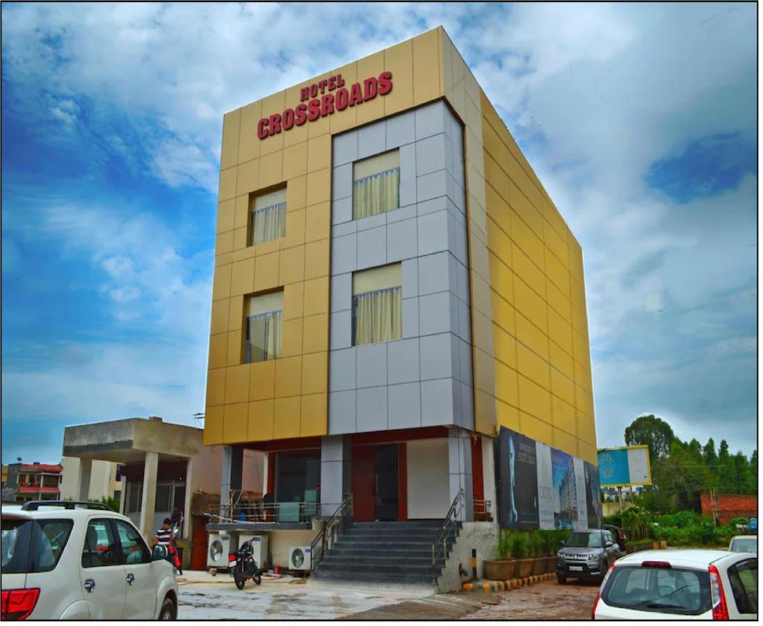 Hotel Cross Road By Wb Inn Unnāo Екстериор снимка