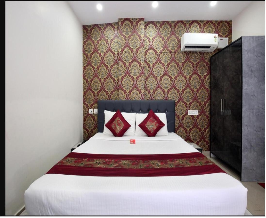 Hotel Cross Road By Wb Inn Unnāo Екстериор снимка