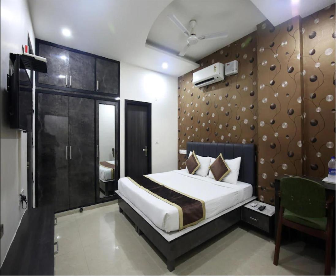 Hotel Cross Road By Wb Inn Unnāo Екстериор снимка